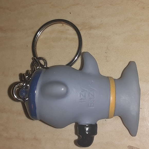 STAR AWARDS ITZY BITZYS SHARK COP KEYCHAIN CHARM NRMINT CONDITION - Picture 2 of 4